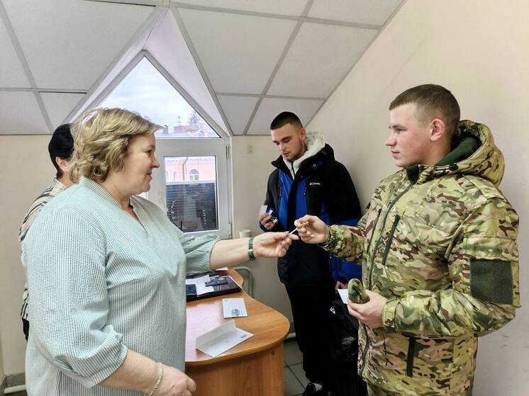 Дети-сироты из приграничных районов Курской области начали получать ключи от нового жилья