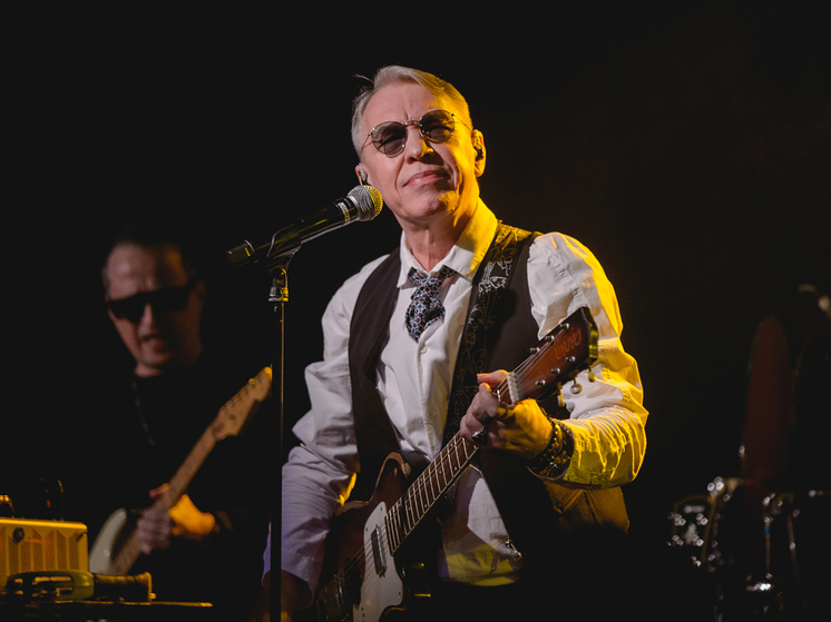 Гарик Сукачев исполнил песню группы «Ва-Банкъ» со струнным оркестром