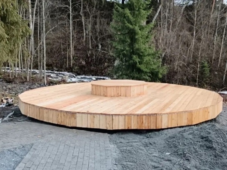 В парке Аурайоки в Приладожье завершена установка смотровой площадки