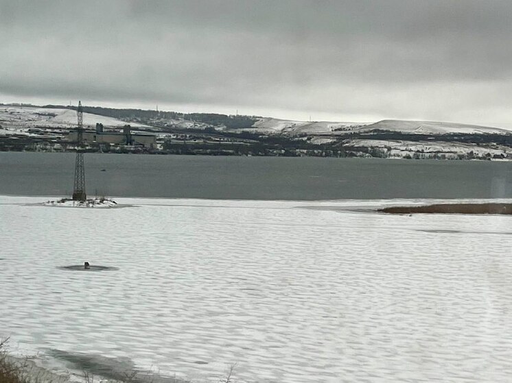 Урал стал полноводным и разрушил лед после увеличения сброса воды с Ириклинского водохранилища