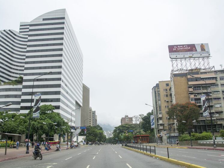 Посольство РФ в Венесуэле назвало публикации об эвакуации сотрудников конспирологией