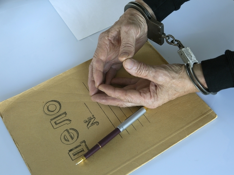 В Санкт-Петербурге взяли с поличным полицейского, который брал взятку 100 тыс рублей