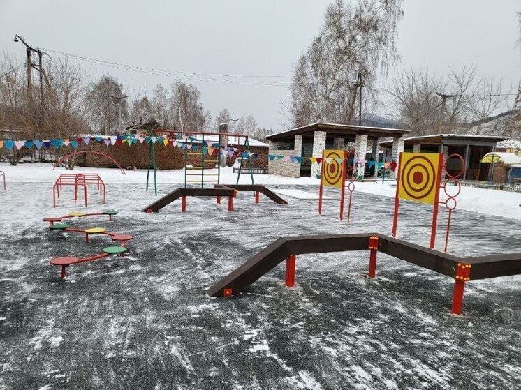 В поселке Майна для детского сада построили спортплощадку