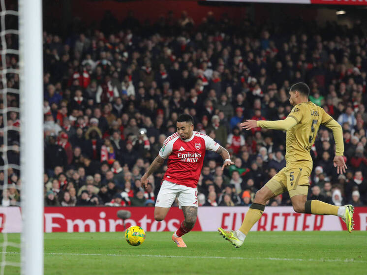 23 декабря 2025 года «Арсенал» в серии пенальти (8:7) одолел «Кристал Пэлас» в четвертьфинале Кубка лиги. Основное время завершилось со счётом 1:1: автогол Максенса Лакруа на 80-й минуте и ответный гол Марка Гехи в компенсированное время. Кепа Аррисабалага отразил решающий пенальти. «Арсенал» встретится в полуфинале с «Челси».