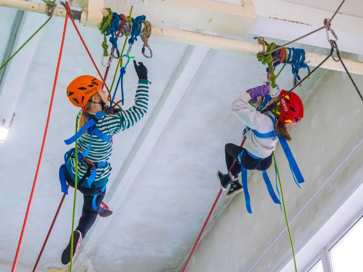 Юные туристы Владивостока показали мастерство на «Новогодних стартах»