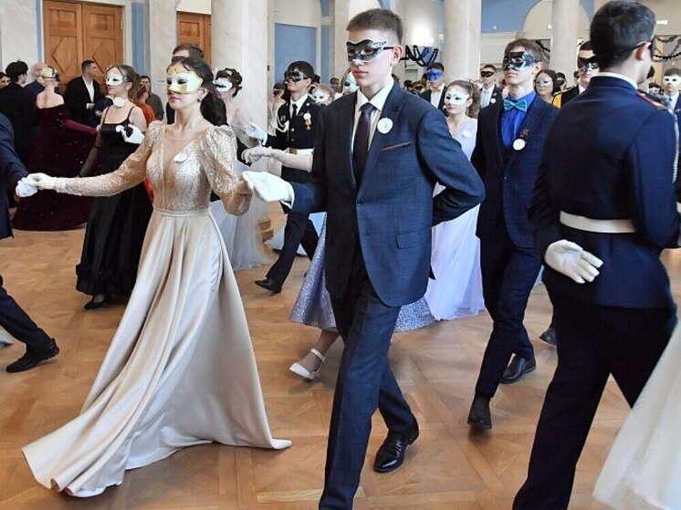 Хабаровские школьники показали мастерство на юнармейском балу-маскараде