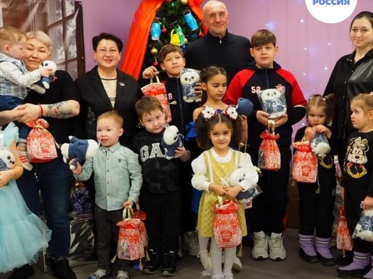 Праздник и новогодние подарки подарили депутаты детям бойцов СВО из Надыма
