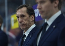 В Минске матч между местным и московским «Динамо» завершился разгромной победой хозяев — 7:1. Главный тренер московского клуба Вячеслав Козлов назвал причины поражения: отсутствие вхождения в игру с первых минут, слабая реализация бросков (всего 19 за матч), неудачная игра в большинстве и ошибки в обороне. Капитан Игорь Ожиганов пропустил матч из-за травмы, вратарь Максим Моторыгин остался в Москве по семейным обстоятельствам; Владислав Подъяпольский отыграл весь матч.