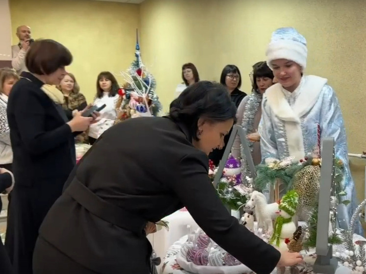 В Ровеньках прошла новогодняя «Ярмарка-подарков»