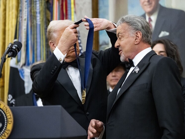 Шутка Трампа рассмешила Сталлоне на церемонии в Белом доме