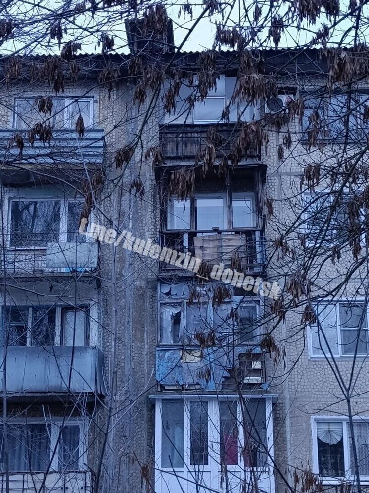 Жилой дом в Донецке пострадал в результате атаки беспилотника, есть раненый