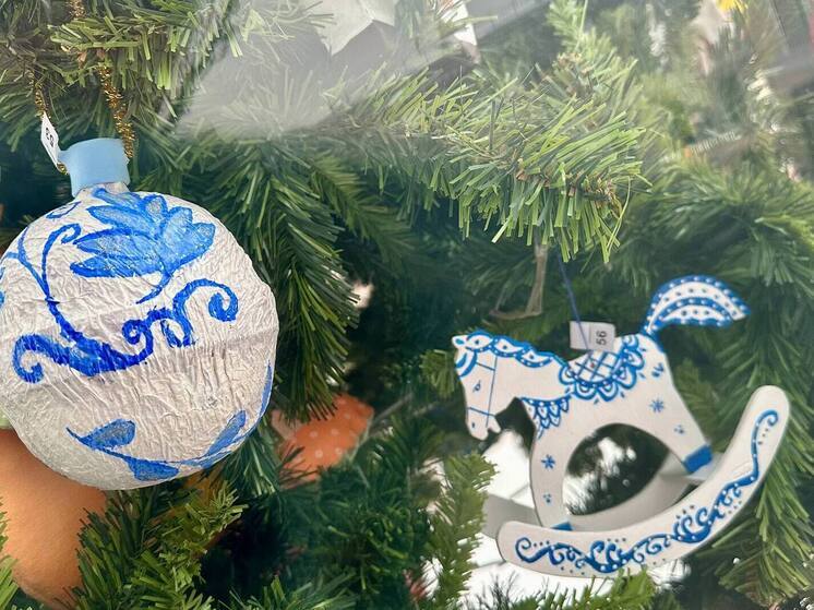 Детское творчество стало частью новогоднего оформления Петербурга