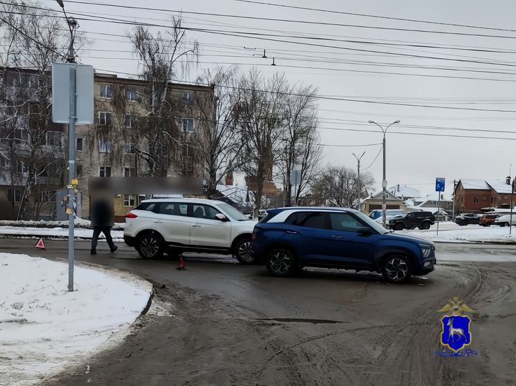 Автомобили столкнулись при перестроении в центре Тольятти 23 декабря