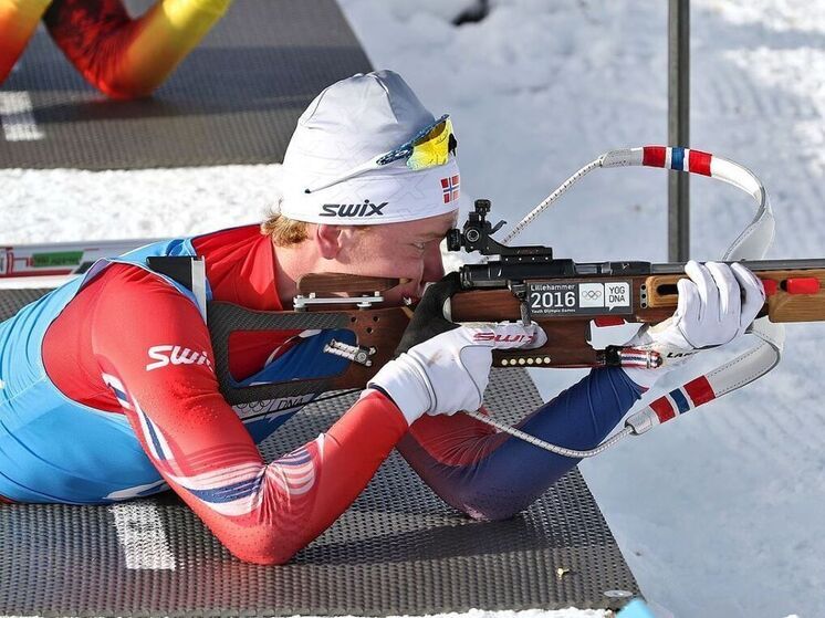 Надежда зимних Олимпийских игр Сиверт Гутторм Баккен неожиданно скончался на тренировочных сборах в возрасте 27 лет. Молодой норвежский биатлонист найден мертвым в номере отеля в Италии.
