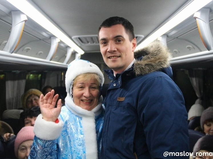 Глава Череповца Роман Маслов стал экскурсоводом для ветеранов города