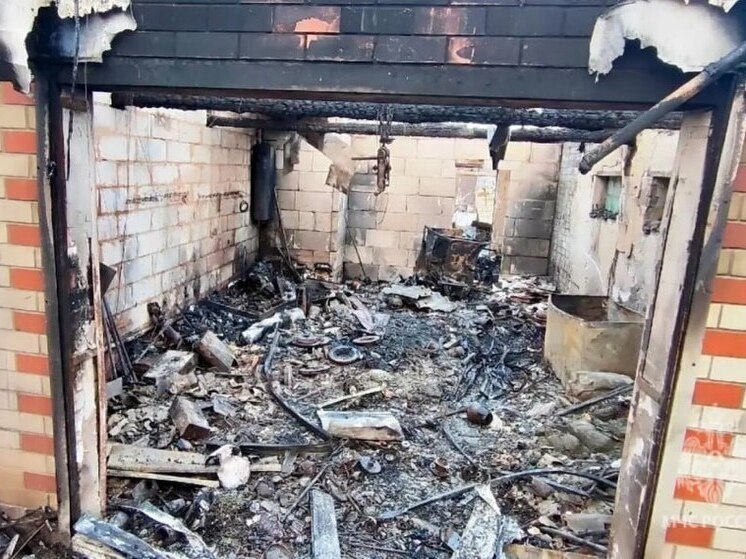 Неудачей обернулась попытка жительницы Клещевки во время пожара войти в дом за документами