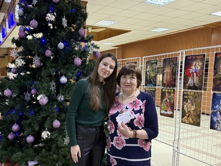Исполнено желание ветерана: новосибирская акция «Ёлка желаний» подарила билет в НОВАТ