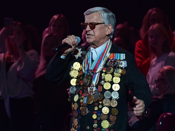 «Не хватает только денег»: Александр Тихонов просит россиян помочь с финансированием фильма о себе