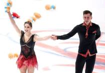 По уже установившейся традиции первые медали нового года разыгрываются еще до его наступления. Календарь в фигурном катании настолько насыщенный, что чемпионат России проходит в декабре, но относится уже к следующему году. Традиционно в олимпийском сезоне его принимает спорткомплекс «Юбилейный». За последние пять подобных сезонов было единственное исключение: перед Олимпиадой‑2014 в Сочи чемпионат России прошел в олимпийском дворце спорта «Айсберг».