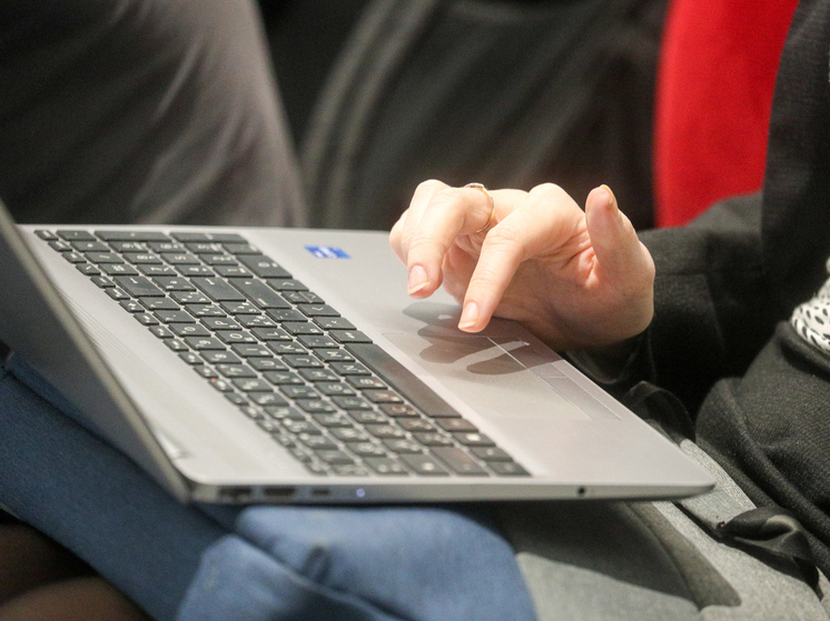 Россиян предупредили об угрозе фишинга через новогодние открытки