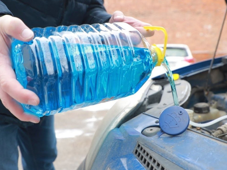 Роспотребнадзор Сахалина предупредил об опасности некачественной незамерзайки с метанолом