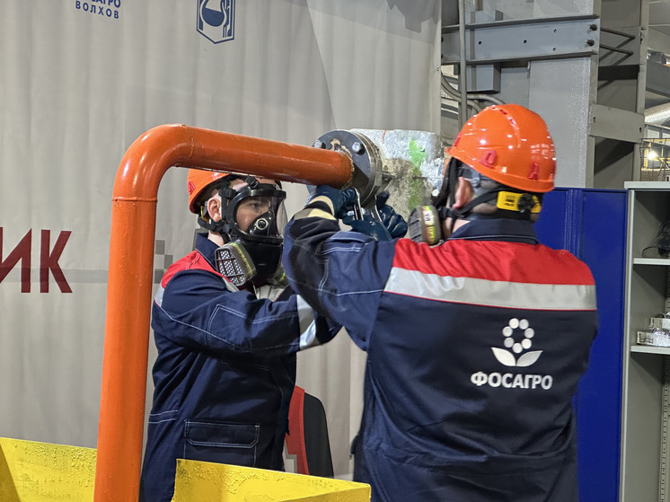 В Волховском филиале компании «Механик» (входит в ГК «ФосАгро») прошёл ежегодный конкурс профессионального мастерства среди слесарей. За звание лучшего слесаря-ремонтника боролись десять работников со всех производственных площадок компании. Чтобы стать лучшим, нужно было пройти три этапа конкурса.