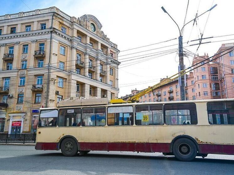 Ребенок утром пострадал в челябинском троллейбусе: ему «зажало голову»