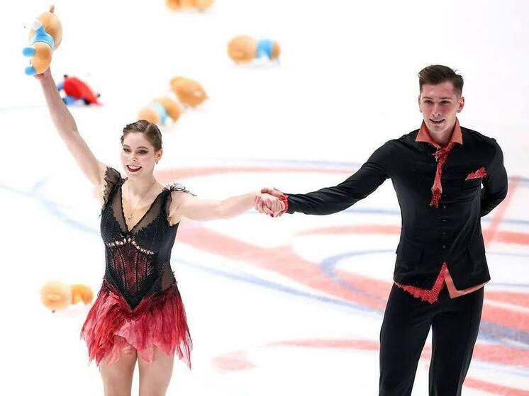 По уже установившейся традиции первые медали нового года разыгрываются еще до его наступления. Календарь в фигурном катании настолько насыщенный, что чемпионат России проходит в декабре, но относится уже к следующему году. Традиционно в олимпийском сезоне его принимает спорткомплекс «Юбилейный». За последние пять подобных сезонов было единственное исключение: перед Олимпиадой‑2014 в Сочи чемпионат России прошел в олимпийском дворце спорта «Айсберг».