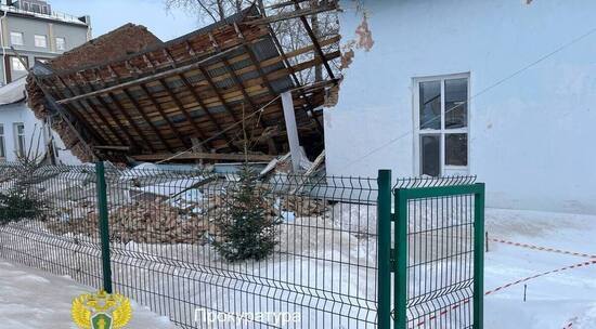 Прокуратура Колыванского района проверяет обрушение аварийной спортшколы