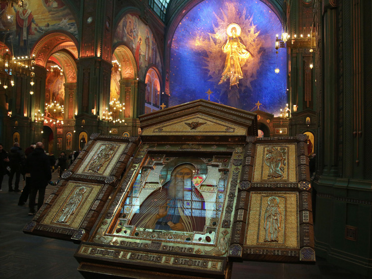 6 января — особый день в календаре православного христианина. Это не просто «канун» праздника, а Навечерие Рождества Христова — день строгого поста, тихой радости и напряженного духовного ожидания. Вся его атмосфера пронизана предвкушением главного события: рождения Спасителя.