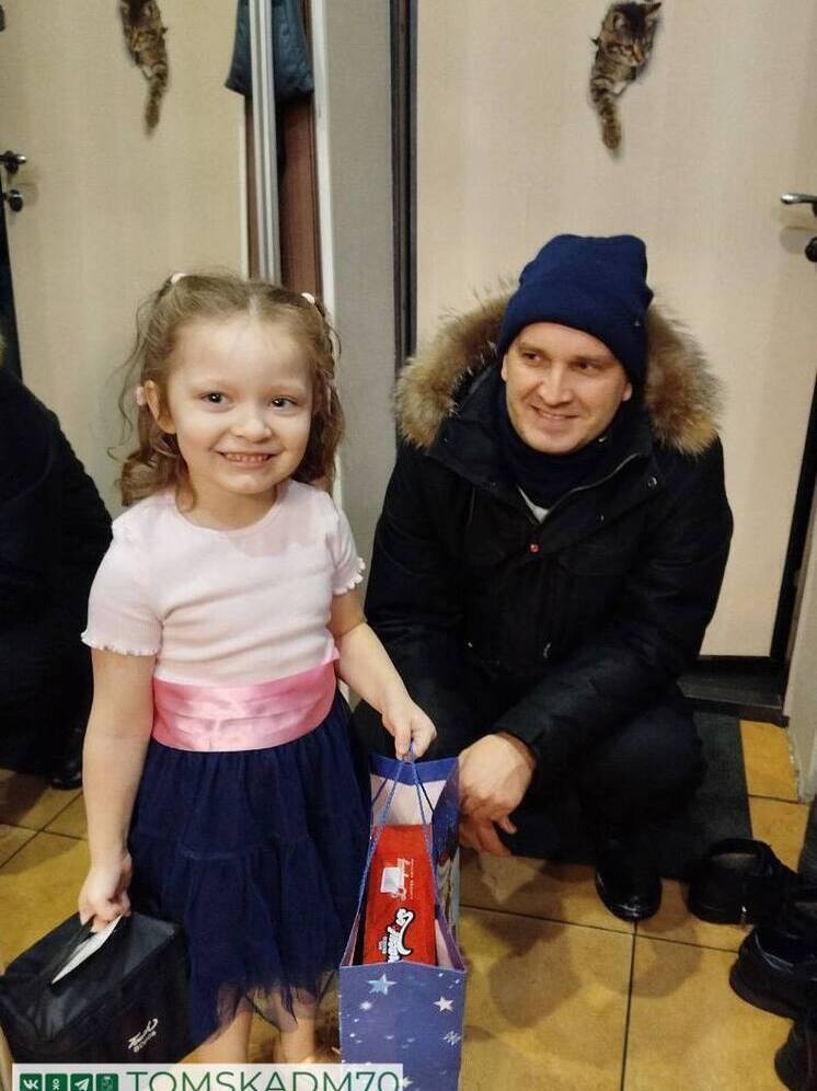 Заместитель мэра Томска исполнил новогоднюю мечту четырёхлетней девочки