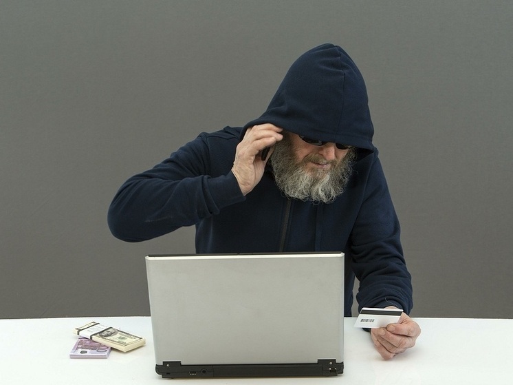 Эксперт Белый: в праздники люди становятся жертвами мошенников из-за снижения концентрации внимания