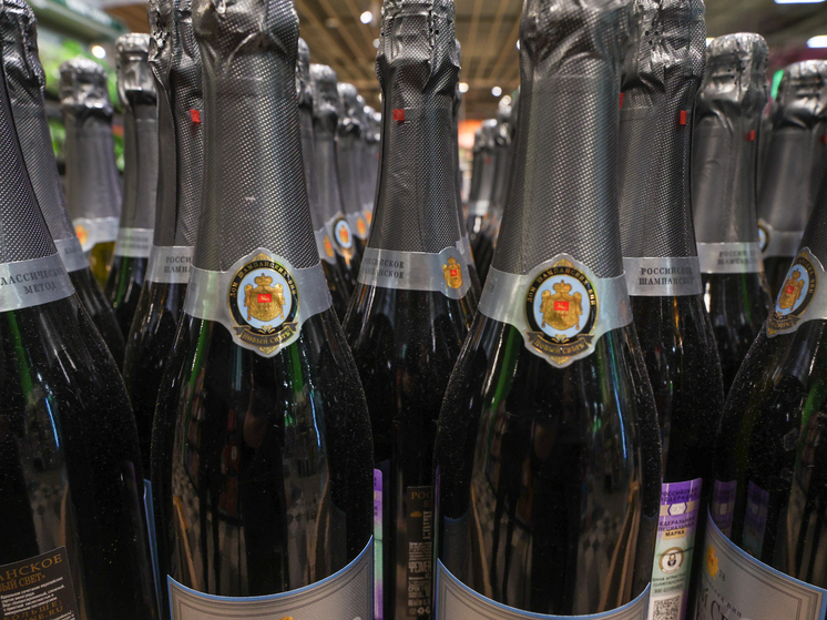 Общественник Попов: вместо алкогольных корпоративов лучше выдавать сотрудникам 13-ю зарплату