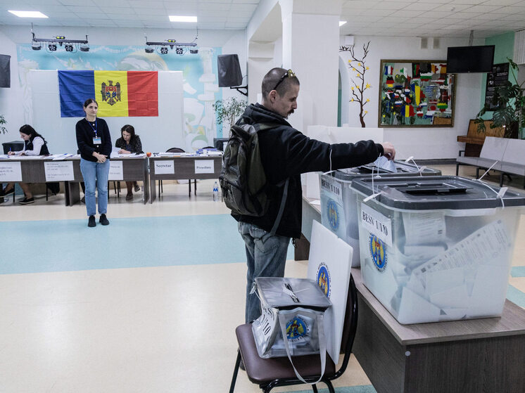 Молдавия прошедшими в этом году выборами определила свой вектор развития: она окончательно отвернулась от России и кинулась в лоно Европы