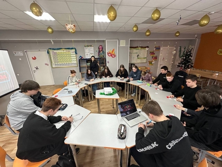 В поселке Ихала участники отряда ЮИД «10 регион» и автоинспекторы открыли «Мастерскую Деда Мороза»