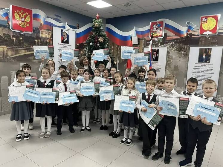 «МастЕРская Деда Мороза»: школьники Серпухова создают новогодние чудеса своими руками