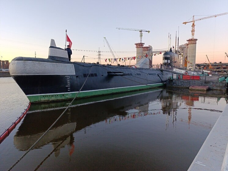 Подводная лодка отметила 25 лет культурной вахты в Музее Мирового океана