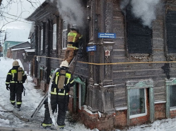 В Козьмодемьянске огнеборцы эвакуировали жильца из горевшей квартиры