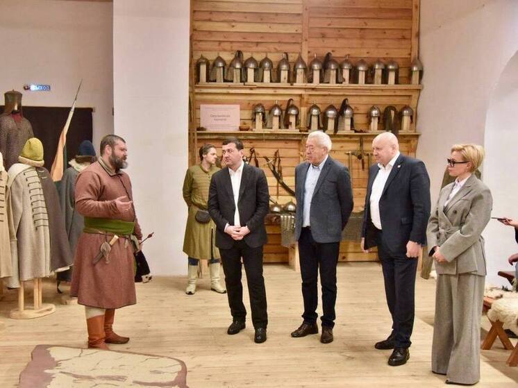 Мэр Омска встретился с делегатами из Республики Узбекистан