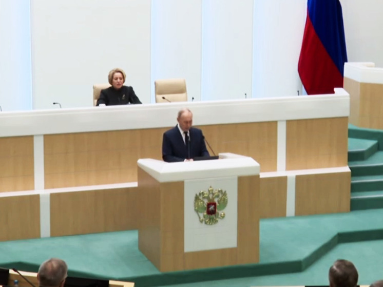 Путин выступил на пленарном заседании Совета Федерации