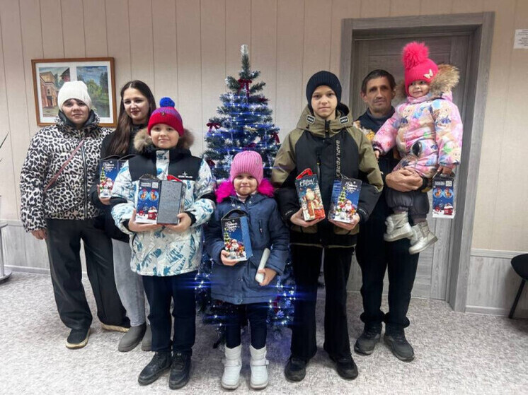 Туляки получили сладкие подарки от Главы города Алексея Эрка