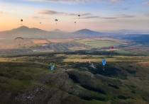 На полуострове озадачились сохранением и приумножением исторического наследия - колыбели отечественного планеризма на горе Клементьева в Коктебеле. Это уникальное по своим аэродинамическим свойствам место, не имеющее аналогов на Евразийском континенте.