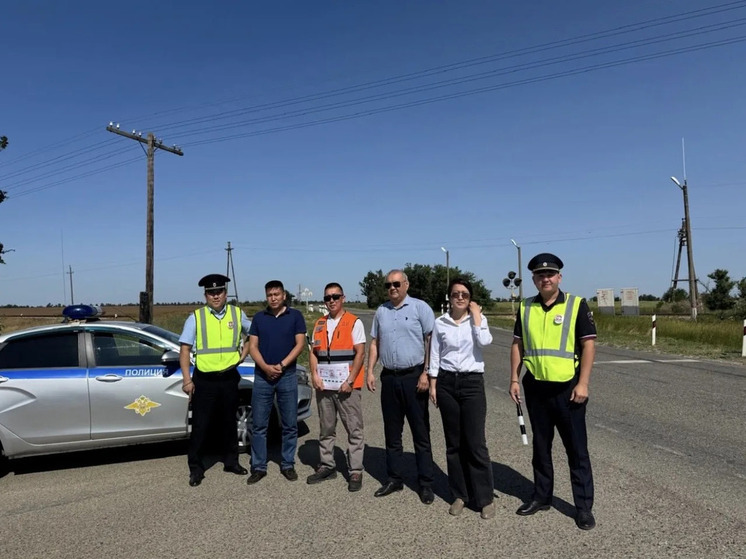 Общественники Калмыкии проводят контроль состояния дорог