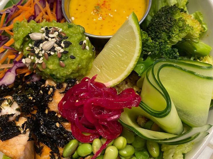 Миздрав назвал новгородцам пять самых опасных продуктов на новогоднем столе