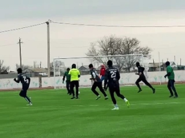 В райцентре Калмыкии открылась новая спортивная площадка