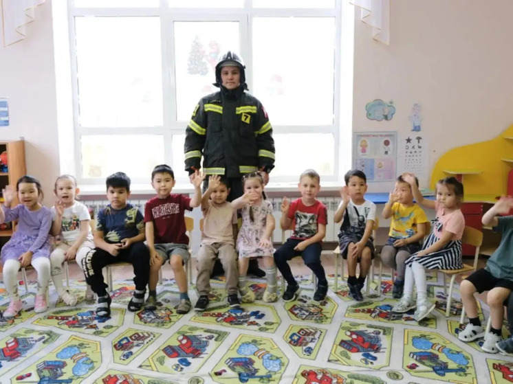 Калмыцкие огнеборцы провели познавательную встречу с дошколятами