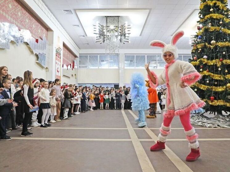 В Уфе прошли новогодние елки для одаренных детей