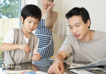 Новое психологическое исследование раскрывает сложную связь между личностью ребёнка, стилем воспитания родителей и формированием ключевых моральных эмоций — вины и стыда