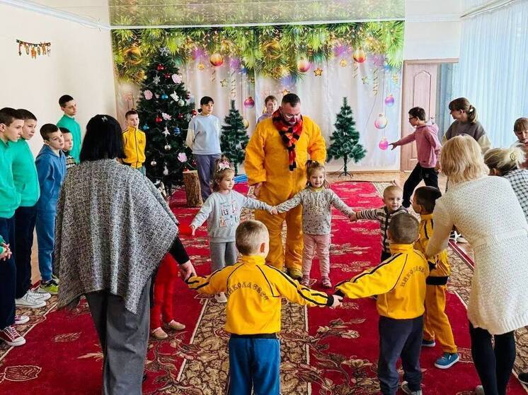 Ленинградские артисты выступили в подшефном Енакиево