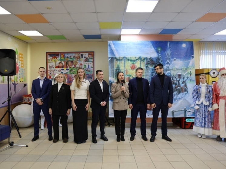 Депутаты гордумы поздравили пациентов Центра детской психоневрологии с Новым годом